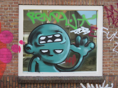 829715 Afbeelding van graffiti met WTIP, op het voorraam van het leegstaande pand Tomaatstraat 1 te Utrecht.N.B. De ...